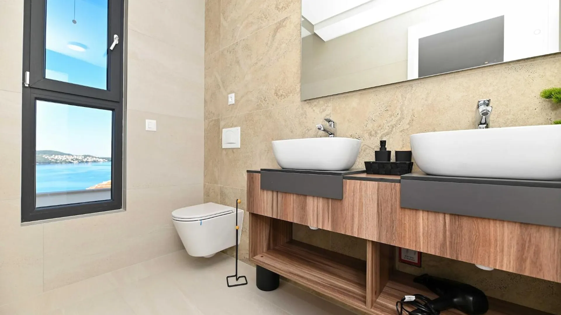 Villa Oasis - Five Bedroom Villa With Private Pool Trogir