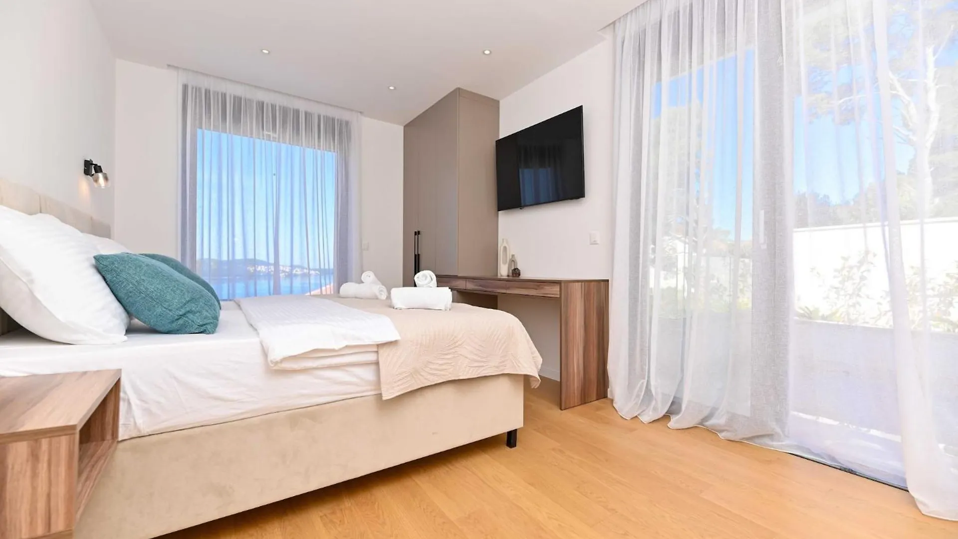 Villa Oasis - Five Bedroom Villa With Private Pool Trogir 0*,