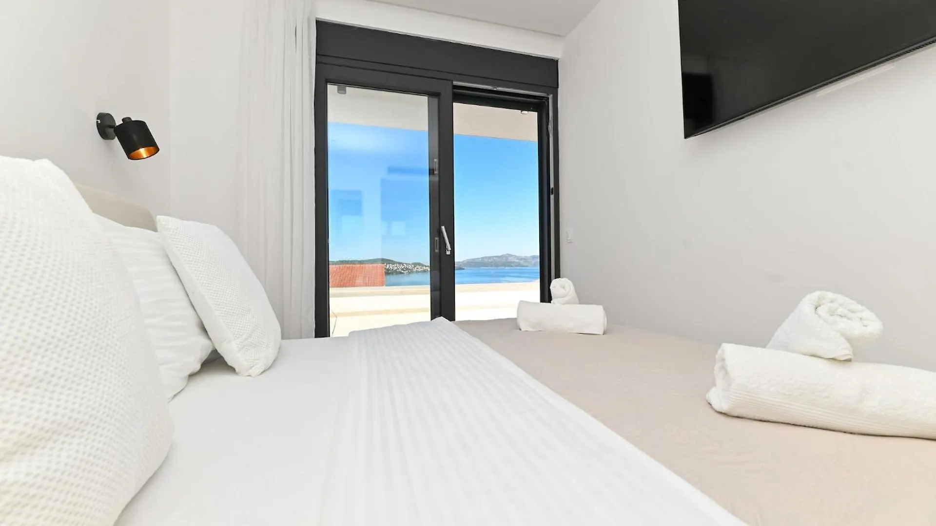 Villa Oasis - Five Bedroom Villa With Private Pool Trogir
