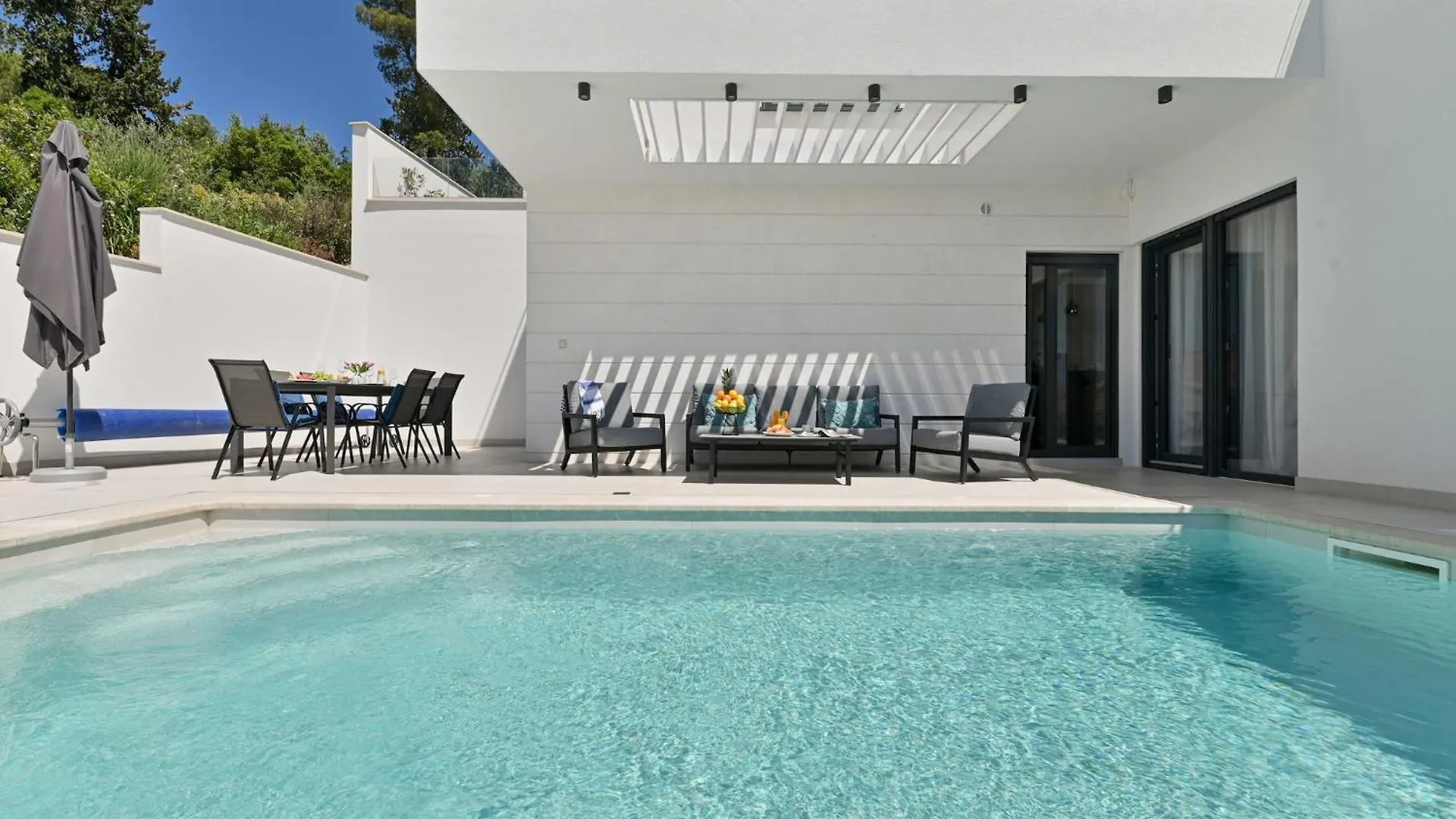 Villa Oasis - Five Bedroom Villa With Private Pool Trogir
