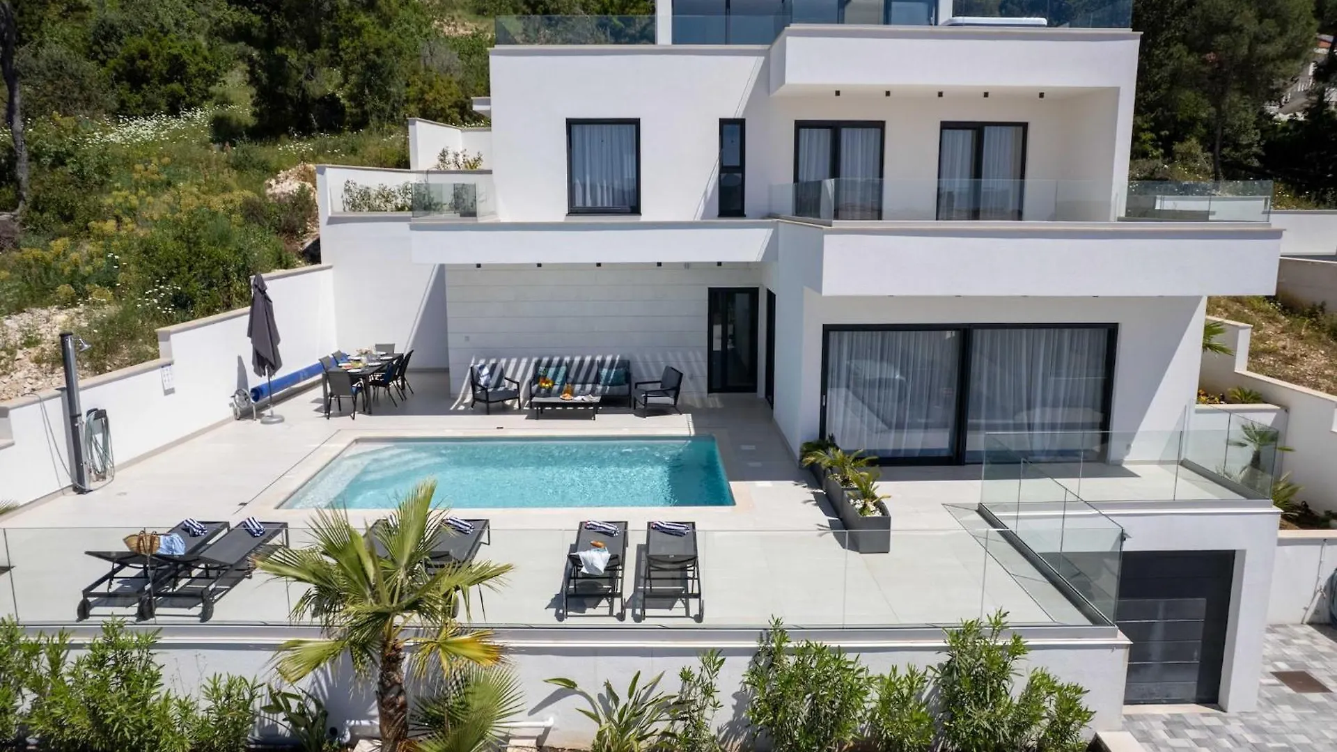 Villa Oasis - Five Bedroom Villa With Private Pool Trogir