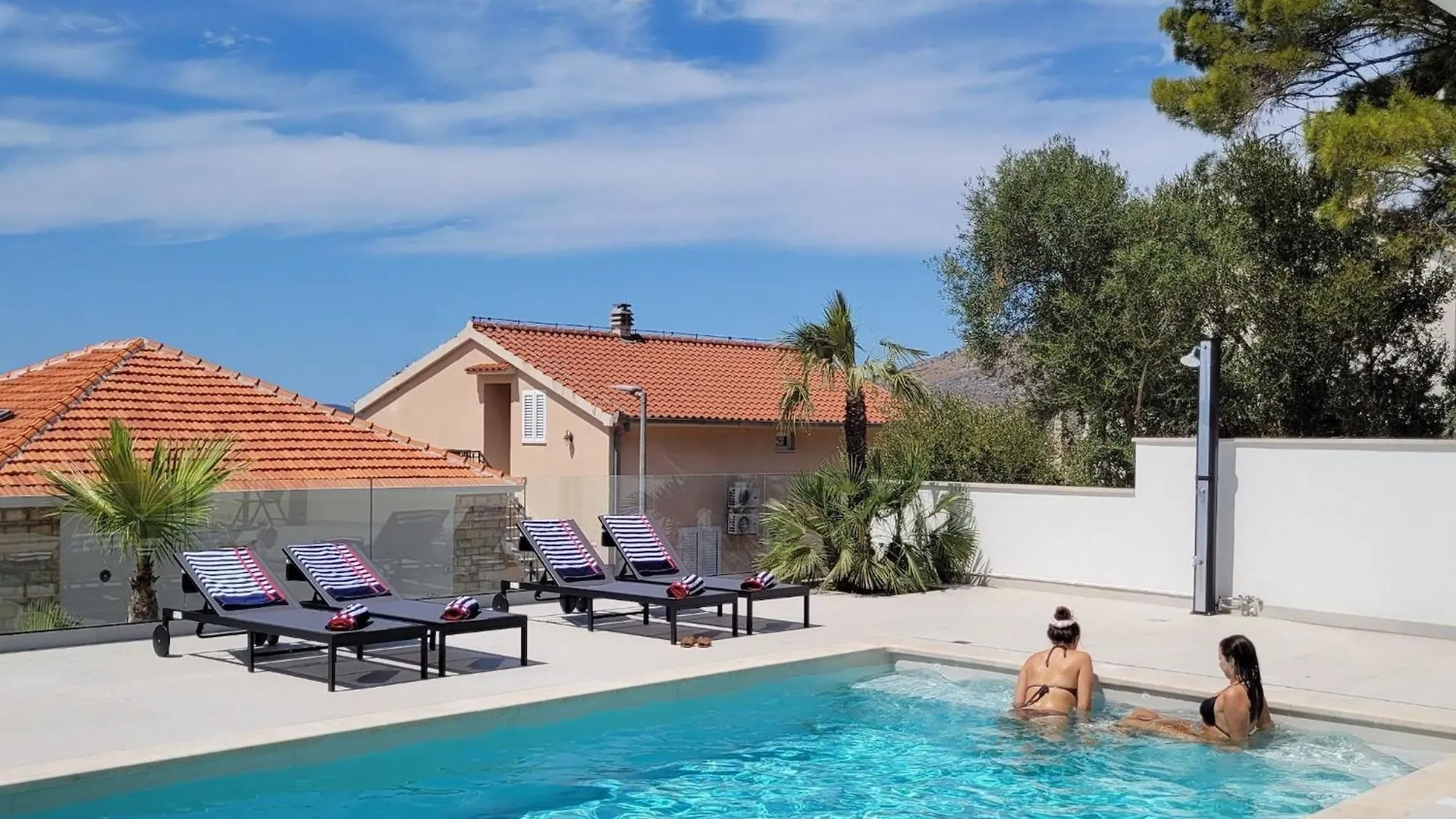 Villa Oasis - Five Bedroom Villa With Private Pool Trogir