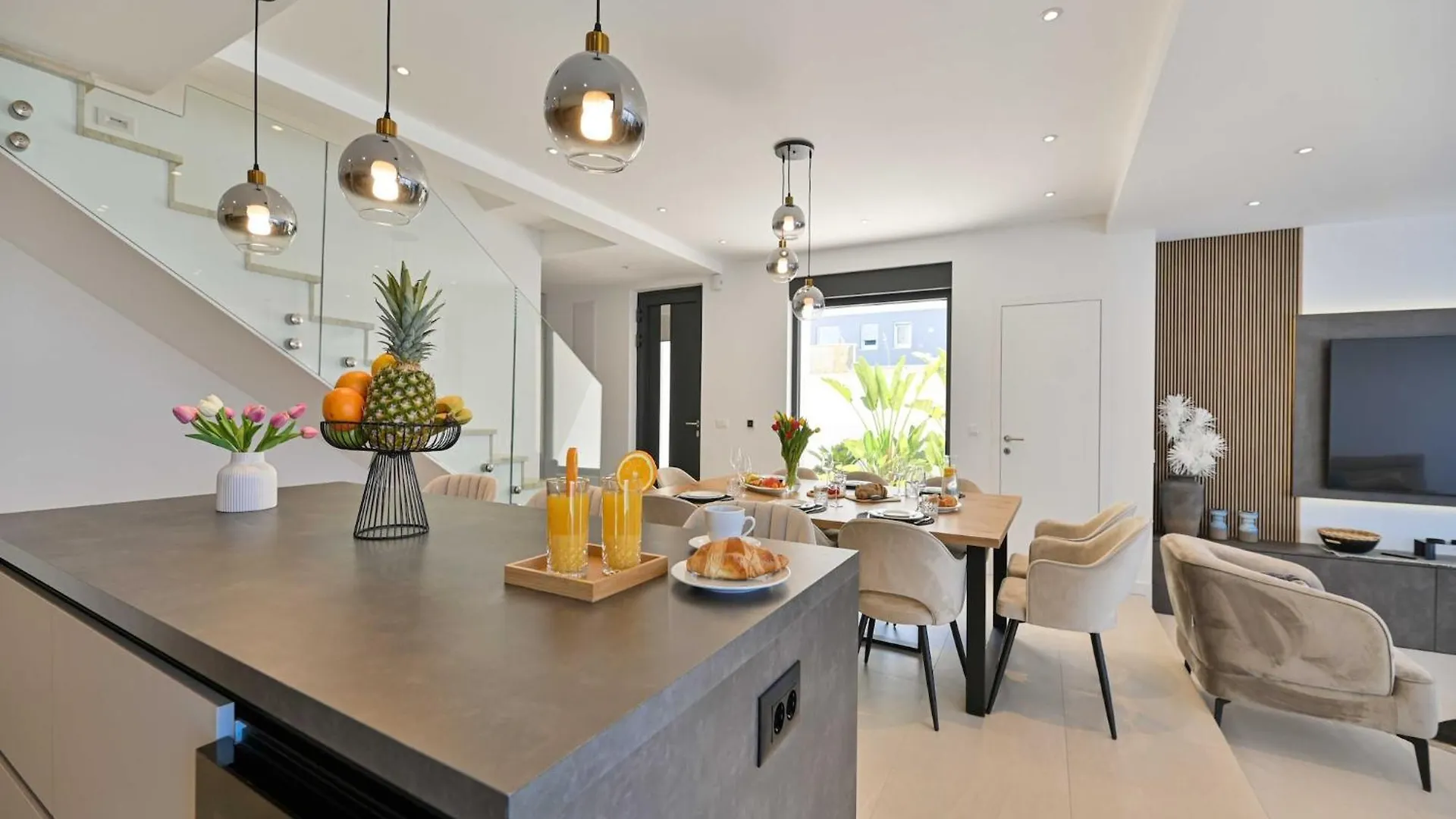 Villa Oasis - Five Bedroom Villa With Private Pool Trogir 0*,  Kroatien