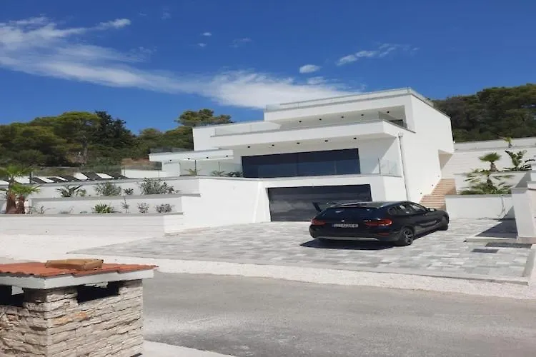 Villa Oasis - Five Bedroom Villa With Private Pool Trogir