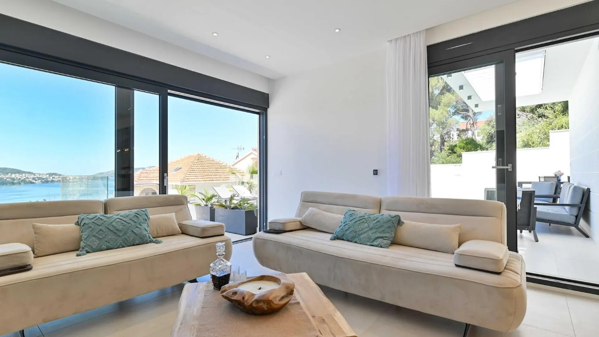 Villa Oasis - Five Bedroom Villa With Private Pool Trogir